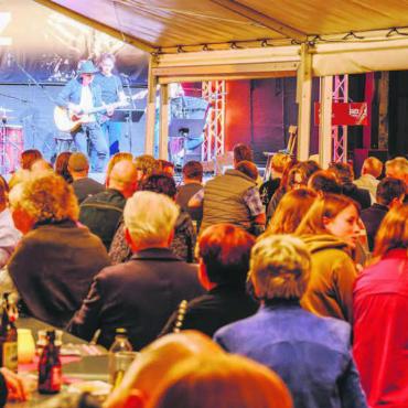 Jubiläum mit viel Flair - Bei schönem Wetter herrscht an der ibw jazz night jeweils eine wunderbare Stimmung – bis nach Mitternacht. Bild: pd