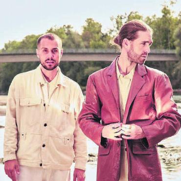 Die Macher des Rekordhits «079» - Lo & Leduc: Die Berner Lorenz «Lo» Häberli und Luc «Leduc» Oggier treten mit ihrer achtköpfigen Band auf. Bilder: pd