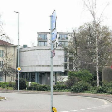 Zukunft bleibt ungewiss - In einigen Aargauer Gemeinden gibt es sowohl CS- wie auch UBS-Filialen, so auch in Wohlen. Eine von beiden wird wohl schliessen müssen. Bilder: mo/pd