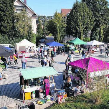 Start ins «ominöse dritte Jahr» - Ab dem 22. April verwandelt sich der Sternenplatz wieder Samstag für Samstag zum Wochenmarkt. In diesem Jahr kommt er noch attraktiver daher. Bild: Archiv