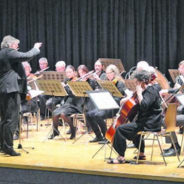 Musikalische Reise nach Wien - Zum Abschluss seines Jubiläumsjahres bot der Orchesterverein Wiener Musik vom Feinsten – logisch, verlangte das Publikum nach einer Zugabe. Bilder: Chregi Hansen