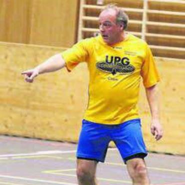 Das schwerste Team gewinnt - Da gehts lang: Hägglingens Fussballkönig Roger Geissmann kanns noch immer.