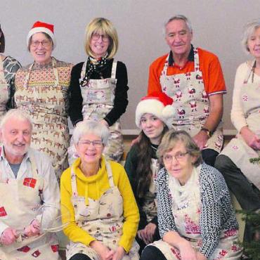 Weihnachten für alle - Das Helferteam sorgte für seine Gäste. Bild: zg