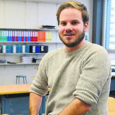 Die «Klasse» im Griff - Cyrille Meier in seinem Schulzimmer im Junkholz. Bild: chh