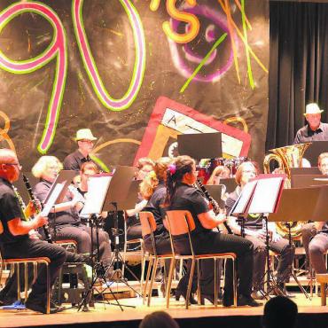Emotionale Premiere - Der Musikverein Lunkhofen sorgte für ein tolles 90er-Jahre-Gefühl. Bilder: Roger Wetli