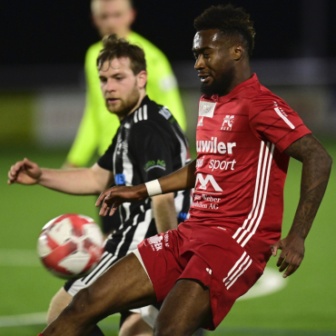 Fussball: Befreiungsschlag für Muri - Thibault Lancry (rechts) hat mit seinem Tor zum 3:1 in der Nachspielzeit den Sieg für Muri klargemacht. Bild: awa