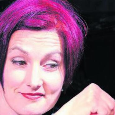 Kosmisch-komischer Funkenregen - Esther Hasler gastiert mit ihrem sechsten Soloprogramm im Sternensaal. Bild: zg