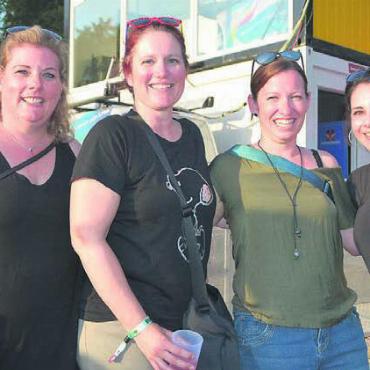 Tanzend in die Vergangenheit - Die Frauen aus Unterlunkhofen/Rottenschwil waren früher schon Fans von Rednex.