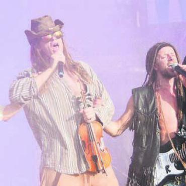 Tanzend in die Vergangenheit - Kultband Rednex brachte ihre Partyhits.