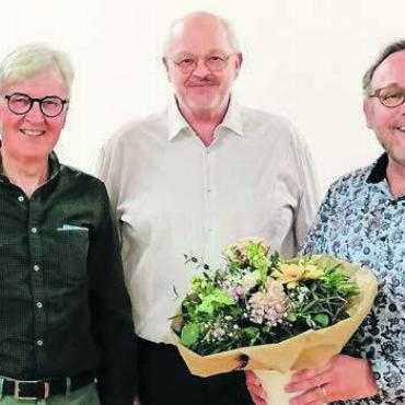 Beliebte Deutschkurse in der Region - Wechsel im Vorstand (v. l.): Das neue Vorstandsmitglied Ernst Hochstrasser, der Präsident Andrea Duschén, das scheidende Vorstandsmitglied Stéphane Zimmermann. Bild: zg