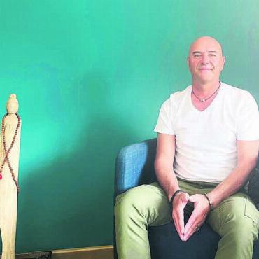 Vom Handwerker zum Heiler - Die Geistheilung bietet Stefan Feller bei sich zu Hause an. Distanzheilungen sind ebenfalls möglich. Bild: Josip Lasic