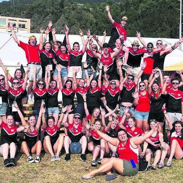 Viel Spass im Wallis - Der Sport und der gesellige Teil waren gleichermassen anstrengend. Die Mitglieder des TV Wohlen am Turnfest im Wallis. Bild: zg