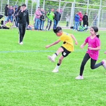 Festtag für den Fussball - In diesem Jahr gab es nur ganz wenige reine Mädchen-Teams – entsprechend schwer hatten es die Power Girls.