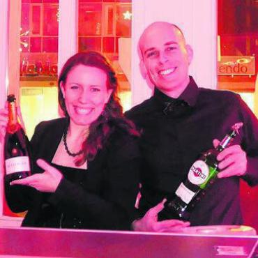 Sause mit Stil - An den Bars wurden die Martinis geschüttelt, nicht gerührt.