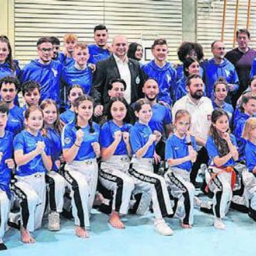 29 Medaillen erkämpft - Die ganze Delegation von Kickboxing Wohlen.