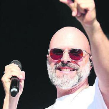 Im Rampenlicht und Hintergrund - Ein weiterer Wohler hat Spass: Micha Dettwyler (Bruder von Seven).
