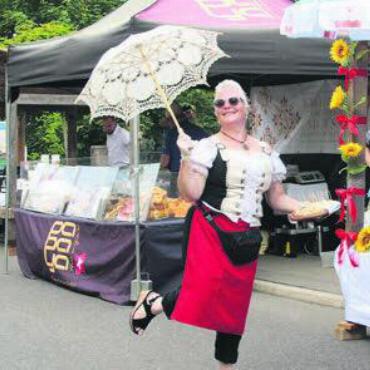 Momente für die Ewigkeit - 23. Mai: Angi Stimpfl aus Uezwil wirbt am Wohler Markt.