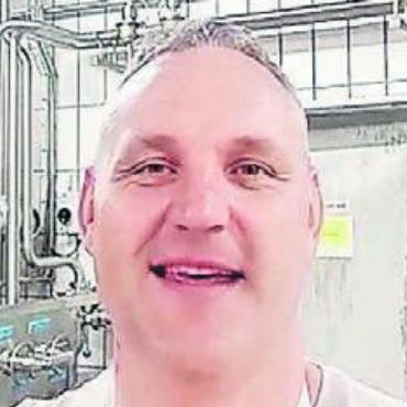 «Papi hat immer gesagt...» - Nöldi Forrer gratulierte Joel Strebel direkt aus der Käserei.