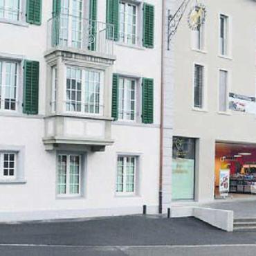Neues Bistro im Zentrum - Das Bistro liegt zwischen dem Migroseingang und der Tür zum «Rössli». Bild: chh