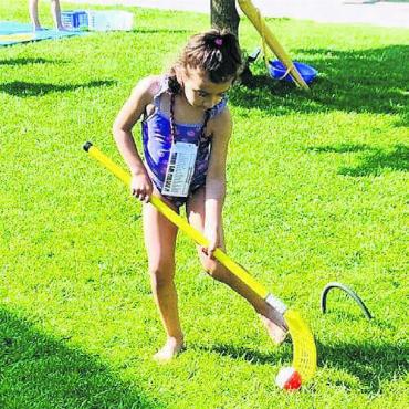 Highlight zum Chindsgi-Abschied - ... Unihockey-Hindernis-Parcours ...