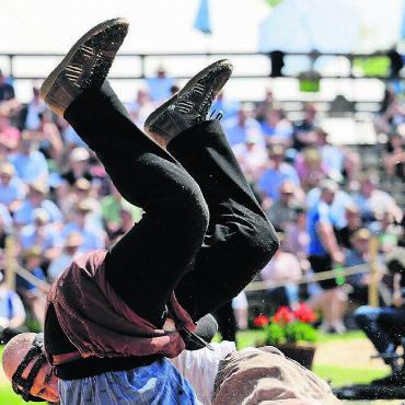 Ein Freiämter auf Abwegen - Oft musste er untendurch, jetzt schlug er zu: Lukas Räber (dunkle Hose). Bilder: Freshfocus/zg