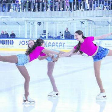 Voller Stolz und Freude - Barbie-Girl-Trio Sophia Merz, Christina Devaud und Lara Menneking.