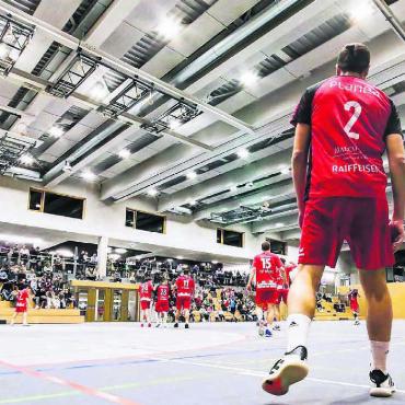 Imposante Meilensteine - Die neue Sporthalle Hofmatten ist ein hervorragender Wurf: Dank der neuen Anlage können nun von den Schulen und den Vereinen sechs Turnhalleneinheiten genutzt werden. Bilder: Archiv