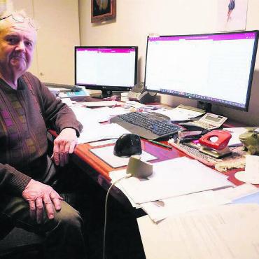 «Ich bin der Lampen-Fritz aus Zufikon» - «Überall, wo es Licht braucht»: Fritz Studer in seinem Reich. Bild: rts