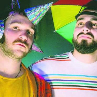 Guter Mix ist garantiert - «Ragen Against The Machine», das sind Valerio Moser und Jeremy Chavez. Sie werden als Wortkünstler auftreten.