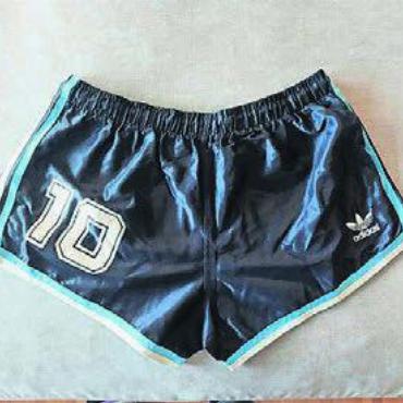Mit Maradonas Hose zum Titel - Diese Hose trug Maradona an der WM 1986. Sie gehört nun José Luis Mamone.