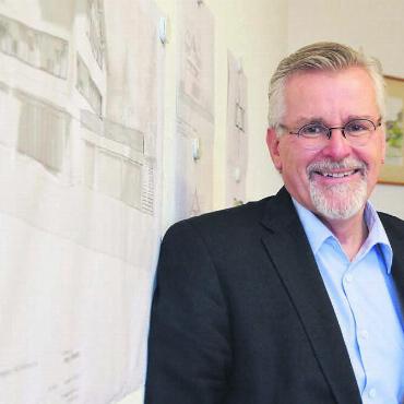 Ein richtiger Fan geworden - Dass an der «Gmeind» der Kredit für die Sanierung und Erweiterung des Gemeindehauses gesprochen wurde, ist der letzte politische Grosserfolg von Hans - Rudolf Müller. Bild: Annemarie Keusch