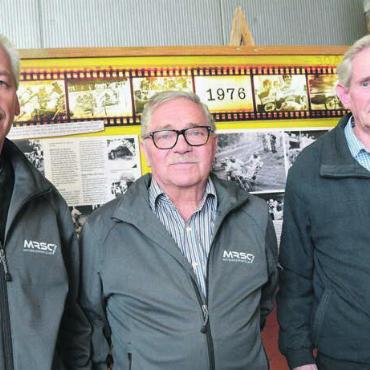 «Ich wünschte, er hätte das erlebt» - Sie alle teilen die Faszination und die Leidenschaft zum Motorradsport. Die Gründungsmitglieder (v. l.) Fridolin «Fredy» Ender (Sohn des Initianten Fridel Ender), Karl Müller und Willi Strebel bei der Feier des 50-Jahr-Jubiläums des Motorradsportclubs Muri (MRSC).