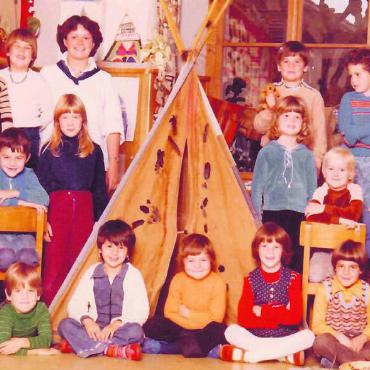 Die 73er sind in den Startlöchern - Kindergarten Dorf, oben (v. l.): Roger Stöckli, Monika Peter, Margreth Joller (Kindergärtnerin), Patrik Eigenheer, Patrick Schmid. Mitte (v. l.): Peter Brunner, Urs Koepfli, Simone Hegi, Christine Stäger, Sascha Weibel, Michael Meyer. Unten (v. l.): Franziska Kuhn, Sascha Renner, Gabriela Häfliger, Roland Wey, Cornelia Gretler, Ursula Stäger.