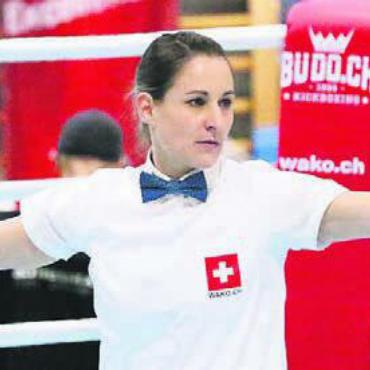 29 Medaillen erkämpft - Christine Felber in ihrem Element als Kampfrichterin.