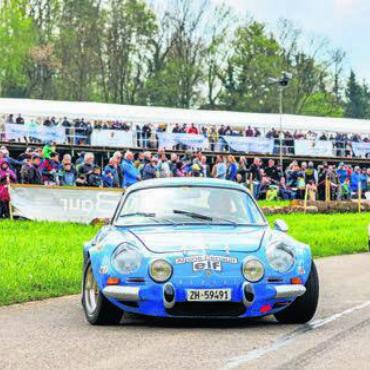 Da jubelt die Oldtimer-Seele - Viele Autos gingen am GP Mutschellen an den Start. Bild: hus