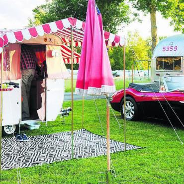 Campen wie vor 50 Jahren - Solche Wohnwagen können am «Swiss Oldie Camping» betrachtet werden. Bilder: zg