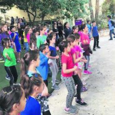 Frieden als aktuelles Thema - Im Friedensdorf Neve Shalom werden die Kinder in einer gemischten, multireligiösen Primarschule unterrichtet. Bild: zg