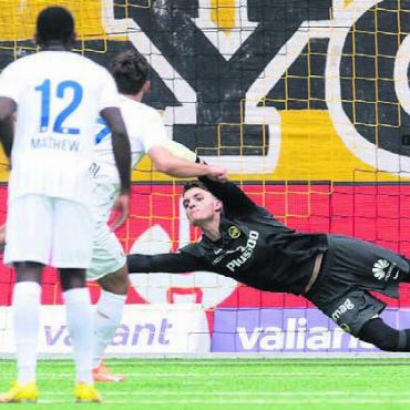 «Ein grosser Moment für mich» - Marvin Keller war beim Penalty durch Bledian Krasniqi machtlos. Bild: Freshfocus