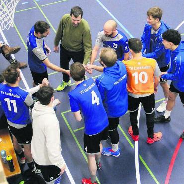 Erster Match nach Winterpause - Gute Stimmung im letzten Spiel vor der Winterpause. Damals konnte das Team mit 3:0 gegen Winterthur gewinnen. Können die Kellerämter gegen Oerlikon auf diesem Ergebnis aufbauen? Bild: Archiv/pf