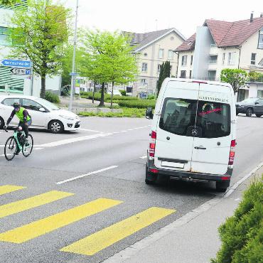 Verkehr steht im Zentrum - Auf dem Bärenplatz stossen gleich drei Kantonsstrassen aufeinander. Um die Verkehrssicherheit zu erhöhen, soll der Knoten nun saniert werden. Bild: Chregi Hansen