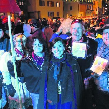 Spiele, Spass und ein Holdrio - Der Gemeinderat erfüllte mit seiner Teilnahme die Aufgabe der Ehrenschränzerin (von links): Dominic Bross, Vizeammann Cornelia Stutz, Martina Balmer, Ehrenschränzerin Melanie Kleiner, Ammann Norbert Ender und Daniel Pietsch. Bilder: mub