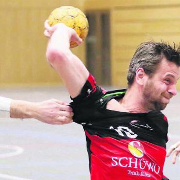 Oldies sind Goldies - Die reaktivierten Oldies Adrian Studerus (10 Tore) und Christoph Schraner (Bild, 6 Tore) erzielten über die Hälfte aller Wohler Kisten. Bild: Jan Gelpke