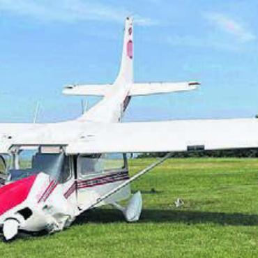 Kleinflugzeug verunfallt - Nach ersten Erkenntnissen kippte die Cessna 172 kurz nach dem Abheben ab. Bild: pz
