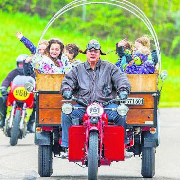 Da jubelt die Oldtimer-Seele - Andreas Weisshaar aus Rudolfstetten auf seiner Moto Guzzi Ercole aus dem Jahr 1959.