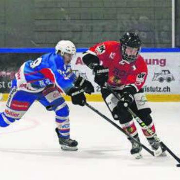 Viele Hochs, wenige Tiefs - Verkehrte Welt im Freiämter Eishockey. Der HC Fischbach-Göslikon gewinnt nach dem 8:1 im Hinspiel auch das zweite Derby gegen Wohlen Freiamt mit 4:3.