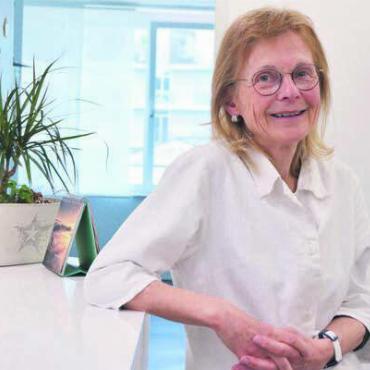 Für sie ist es Paragrafenreiterei - Damit nicht alle drei Wochen ohne Stellvertretung bleiben, hilft Verena Gantner aktuell im Ärztezentrum im Chilefeld aus. Bild: ake