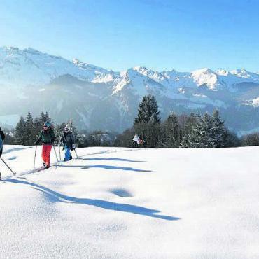 Vom Feinsten - Durch den unberührten Schnee: Die Naturfreundinnen und Naturfreunde erlebten einen herrlichen Tag. Bild: zg