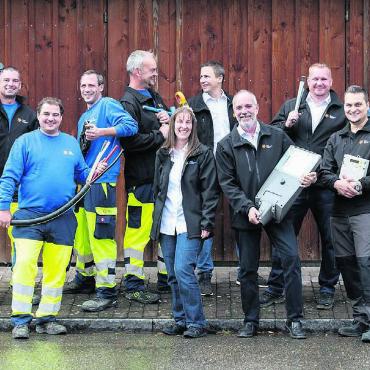 Dem Sturm getrotzt - Das für die Elektrizitäts- und Wasserversorgung auf dem Gemeindegebiet zuständige Team. Bild: zg