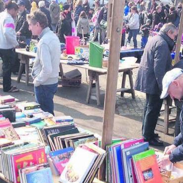 Wegwerf-Mentalität ade - Der Tauschmarkt erfreut sich an vielen Besuchern. 70 bis 80 Prozent der abgegebenen Waren finden einen neuen Besitzer. Bild: zg