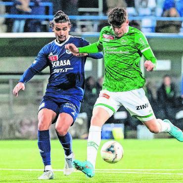 Zwei Neue mit Erfahrung - FCW-Neuzugang Bijan Dalvand (links) im Februar 2022 im Trikot von Etoile-Carouge beim Cupspiel gegen St. Gallen. Neben Promotion-League-Erfahrung mit den Genfern hat er auch mit Stade-Lausanne-Ouchy in der Challenge League gespielt. Bild: Freshfocus